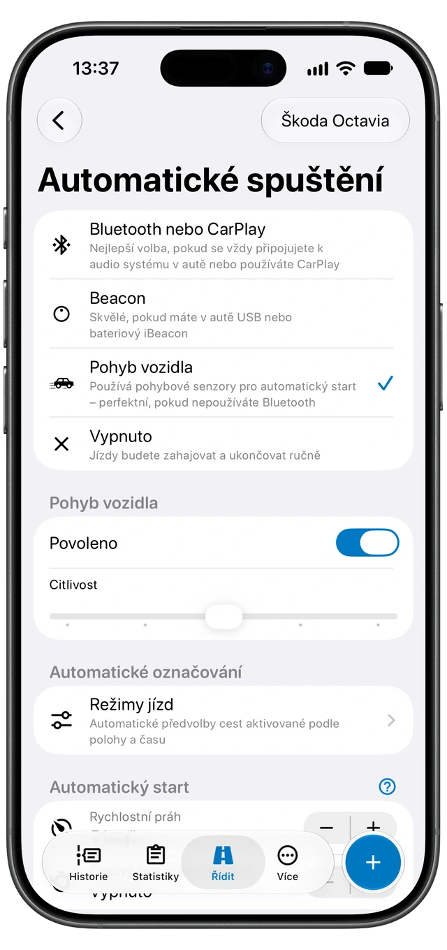 Obrazovka automatického spuštění Motologu na iPhonu s dostupnými metodami detekce a vybranou možností Pohyb vozidla.