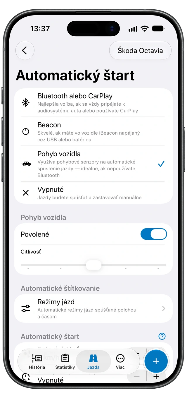 Obrazovka automatického štartu Motologu na iPhone s dostupnými metódami rozpoznávania a vybranou možnosťou Pohyb vozidla.