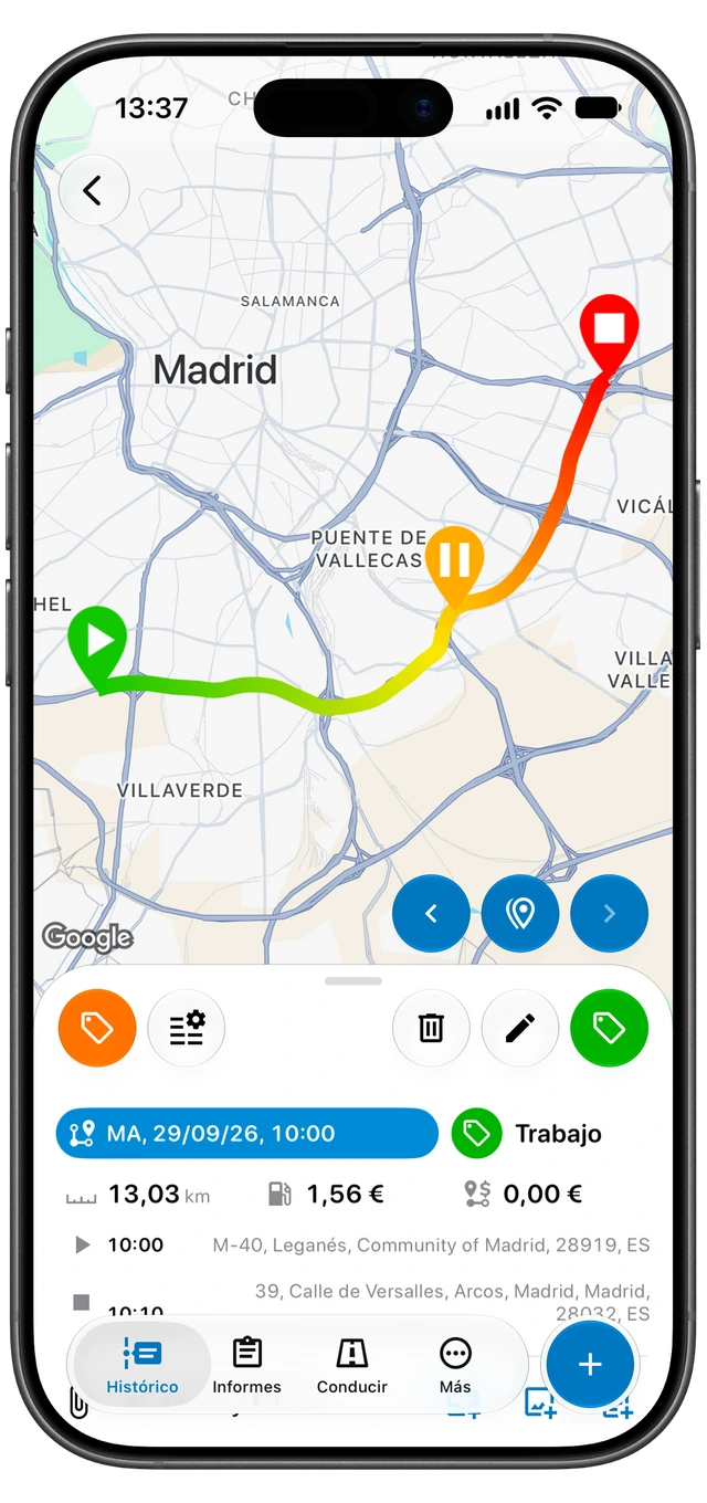 Un viaje registrado en Motolog con el mapa de la ruta, la etiqueta Trabajo, la distancia, la duración y los lugares de inicio y fin. (iOS)