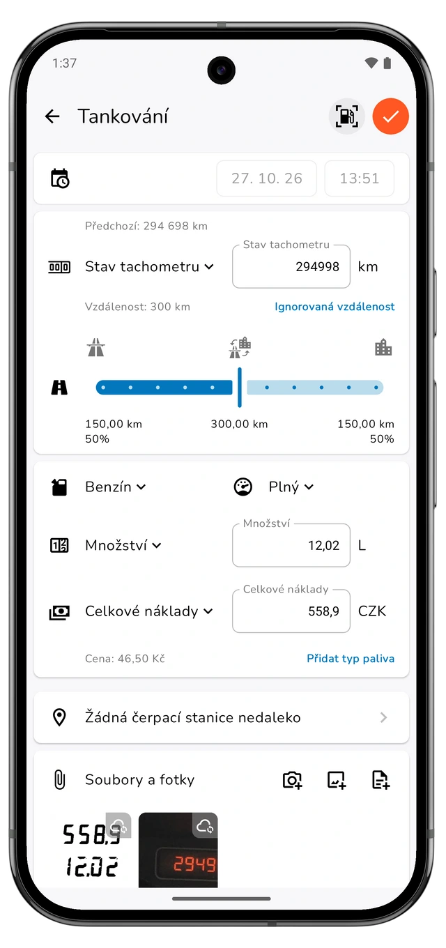 Neuložené tankování se stavem tachometru, vypočtenou vzdáleností, množstvím, celkovými náklady a úrovní naplnění. (Android)