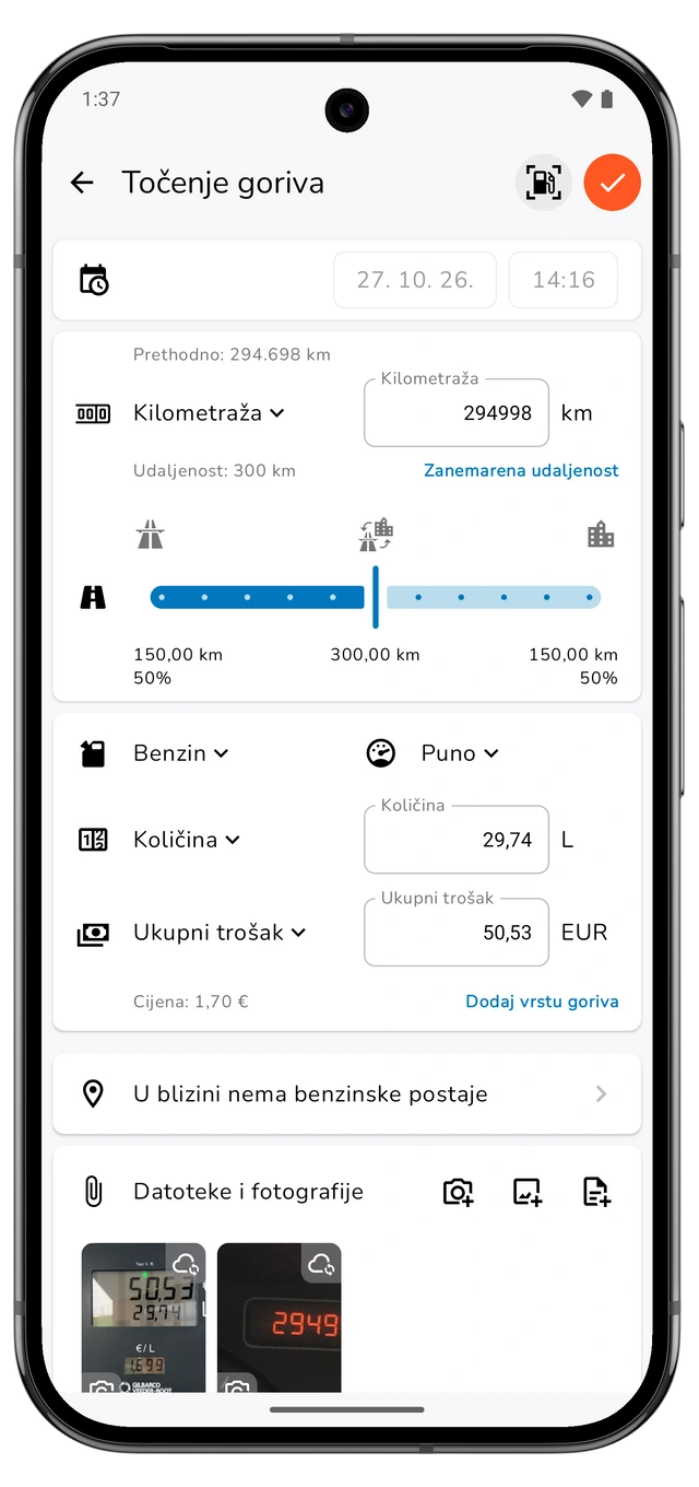 Nespremljen nacrt točenja s kilometražom, izračunatom udaljenošću, količinom, ukupnim troškom i razinom punjenja. (Android)