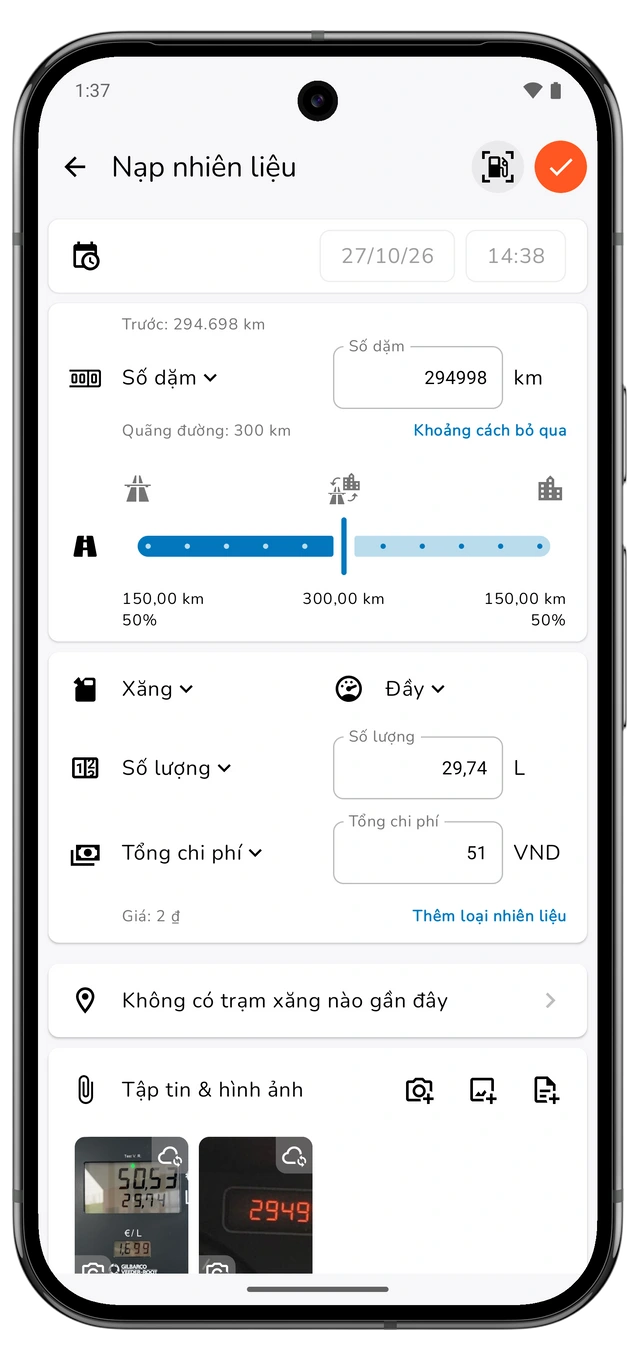 Bản nháp nạp nhiên liệu chưa lưu với số công-tơ, quãng đường tính toán, lượng, tổng chi phí và mức nạp. (Android)