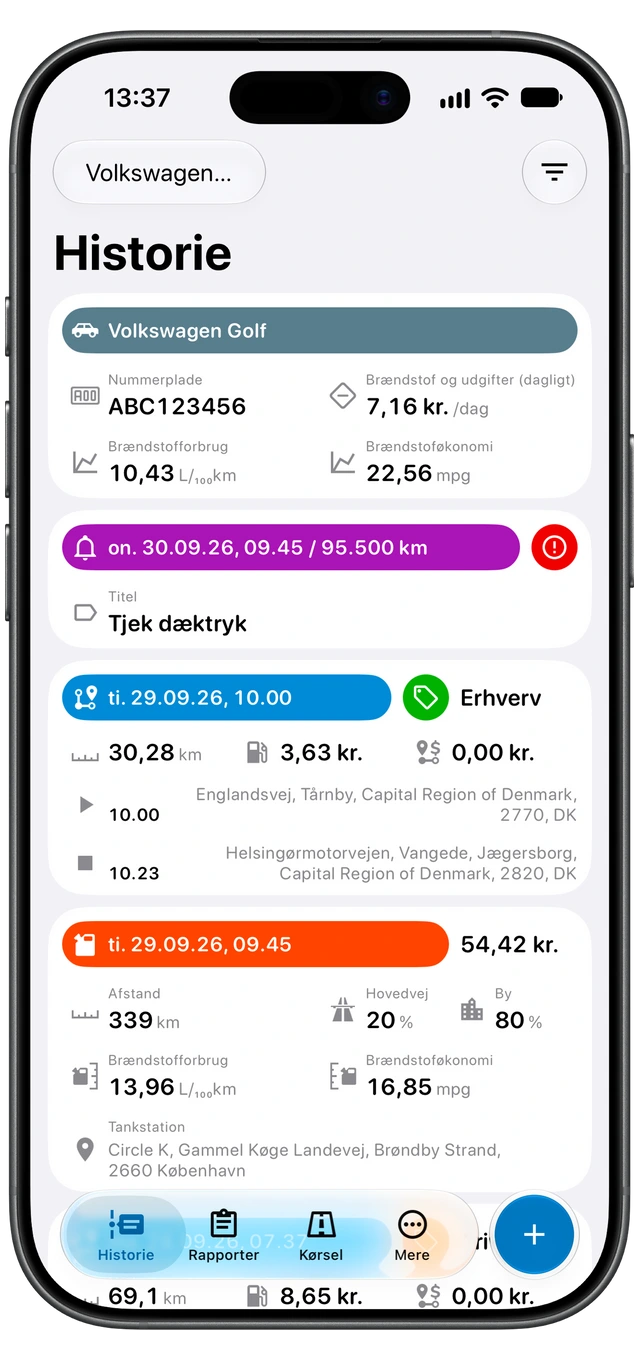 Historie i Motolog med en orange optankning blandt turene og oplysninger om brændstofudgift og forbrug. (iOS)