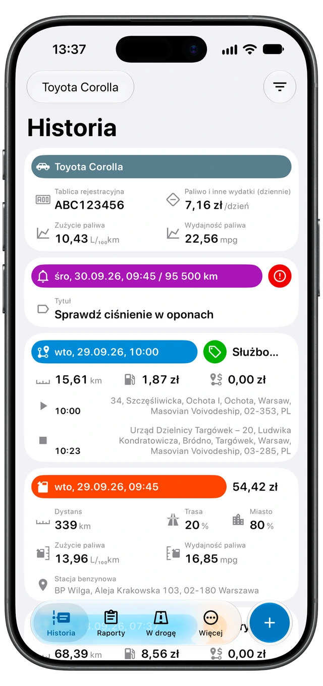 Historia Motolog z pomarańczowym wpisem tankowania wśród przejazdów oraz informacjami o koszcie i zużyciu paliwa. (iOS)