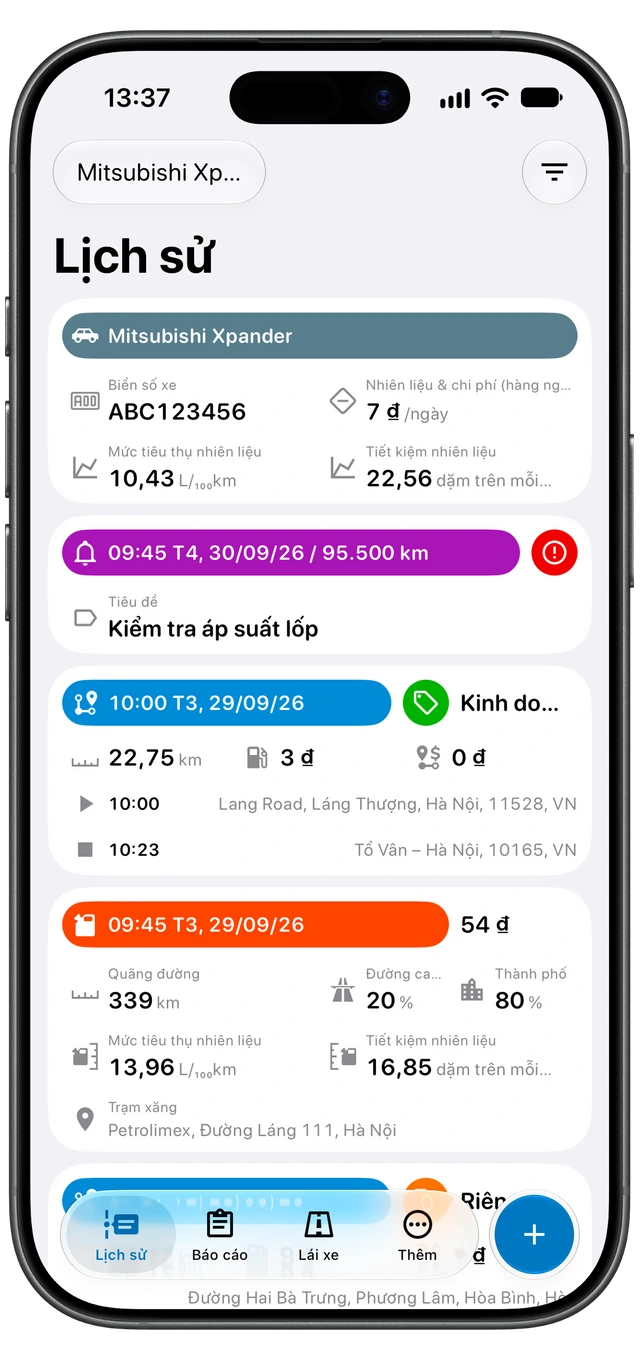Lịch sử Motolog có mục nạp nhiên liệu màu cam giữa các chuyến đi, hiển thị chi phí và thông tin tiêu thụ nhiên liệu. (iOS)