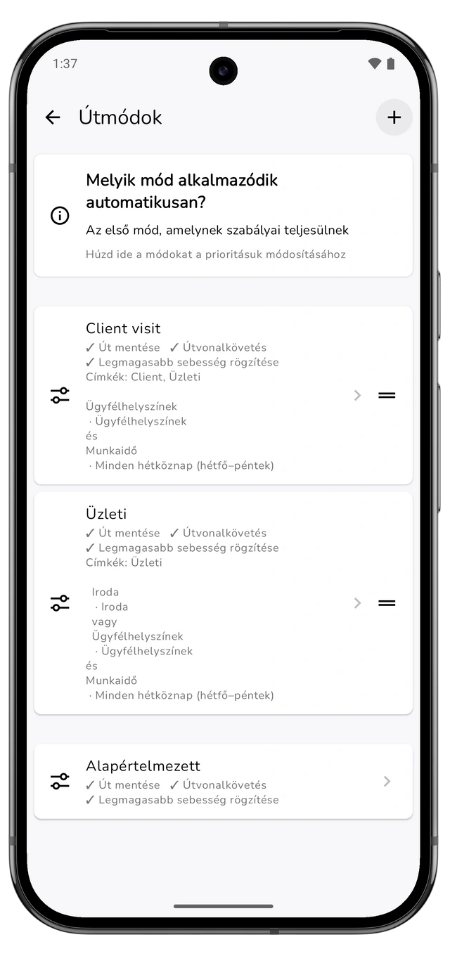 Az útmódok listájában az ügyféllátogatási mód az általános üzleti mód fölött, látható sorrendmódosító vezérlőkkel. (Android)